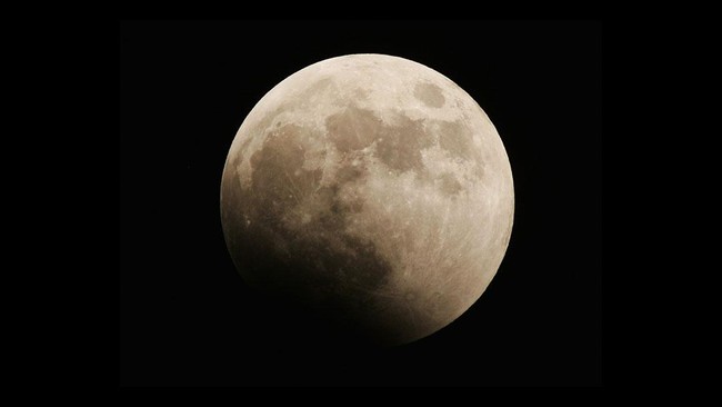 Sejumlah ilmuwan NASA membidik Bulan untuk bisa dibangun tempat hunian percobaan untuk manusia di luar Planet Bumi.