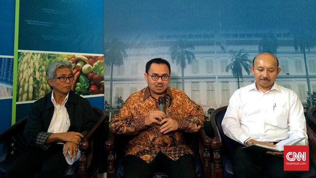 Menteri Energi dan Sumber Daya Mineral (ESDM) Sudirman Said memastikan harga premium dan solar turun signifikan per 1 April 201, sedangkan harga LPG tetap.