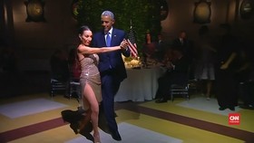 Tarian Tango Obama di Tengah Protes Warga Argentina