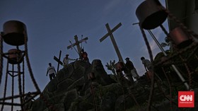 Para Penanti Paskah di Larantuka