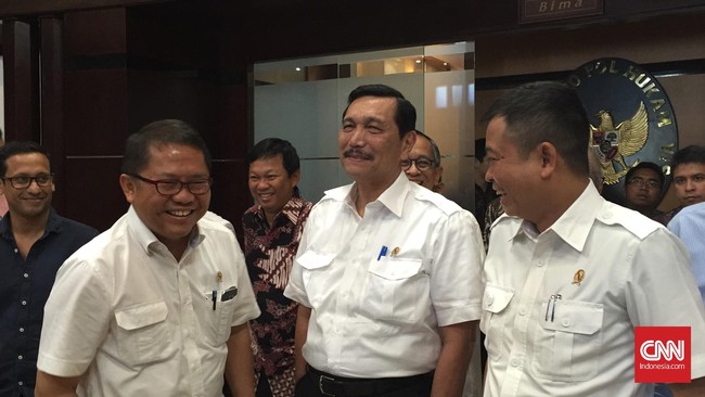 Adanya nama kader Partai Golkar yang bermasalah hukum namun tetap masuk dalam daftar pengurus baru, Luhut tak berkomentar banyak.