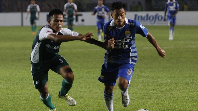 Samsul Arif mulai mendapatkan tempatnya di Persib Bandung. Penyerang asal Bojonegoro tersebut kembali mencetak gol ketika Persib mengalahkan PS TNI 2-0.