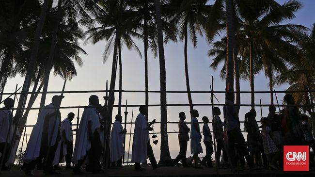 Prosesi Semana Santa di Larantuka yang dirayakan umat Katolik dalam rangka Hari Kebangkitan Isa Almasih atau Paskah pada April mendatang.