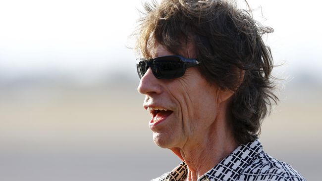 Di usianya yang sudah 74 tahun, Mick Jagger dikabarkan masih berkencan dengan produser cantik Hollywood, Noor Alfallah yang usianya masih 22 tahun.