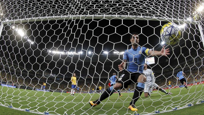 Pelatih Uruguay Oscar Tabarez menilai Luis Suarez kini jadi sosok yang lebih dewasa di lapangan dan tengah berada dalam kondisi terbaik.