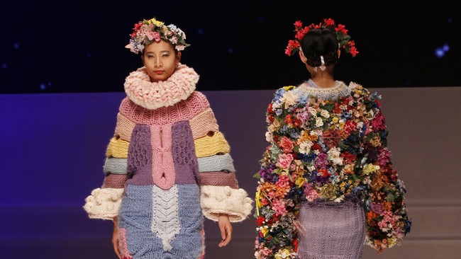 Parade Ornamen Unik di China Fashion Week 2016