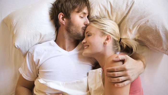 4 Zodiak yang Miliki Love Language Physical Touch, Ungkapkan Cinta dengan Sentuhan!