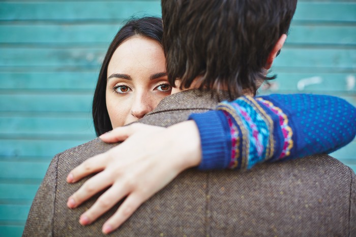 Tipe alis keenam menunjukkan kamu sosok yang penyayang yang terkadang membuatmu banyak berpikir dan peduli. Ia mudah terpengaruh oleh faktor eksternal.