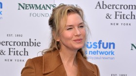 Renee Zellweger Menampik Rumor Operasi Plastik