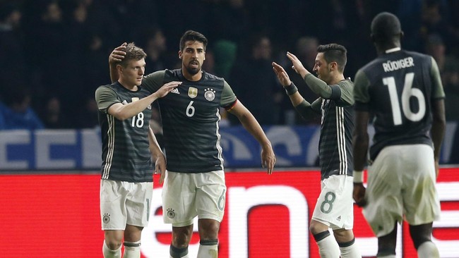 Tim Panser juga bakal kehilangan dua bek andalan mereka, Jerome Boateng dan Mats Hummel saat menghadapi Gli Azzurri, Selasa (29/3) waktu setempat.