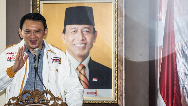 Ketua Dewan Pimpinan Pusat Partai Hanura Dadang Rusdiana menduga ada kadernya yang melakukan transaksi jelang pemilihan gubernur (Pilgub) DKI Jakarta 2017.