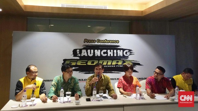 Dunlop mensponsori tiga tim balap Motocross di Kejuaraan Nasional 2016 yakni KTM MX dan Kawasaki AHRS yang berlaga di kelas MX2 serta tim Husqvarna Pertamina.