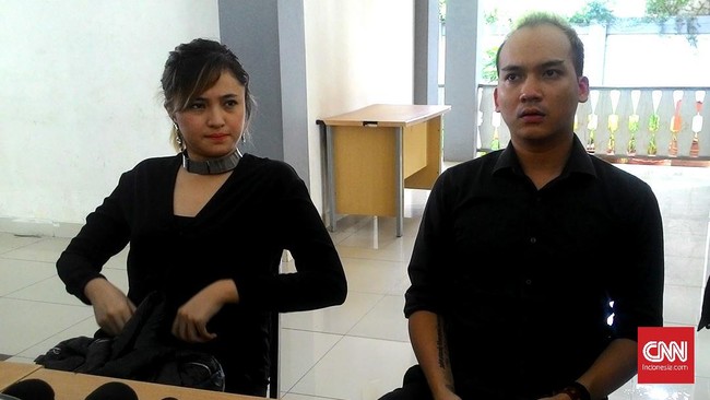 "Ini bukan sesuatu yang memalukan buat aku. Papa enggak menipu atau berbuat jahat kok," ujar Cacha.