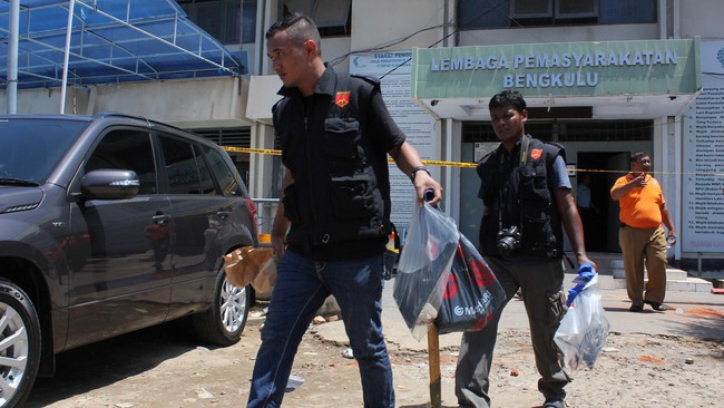 Total ada 25 tahanan yang telah ditetapkan sebagai tersangka pelaku kerusuhan dan pembakaran di penjara Bengkulu.
