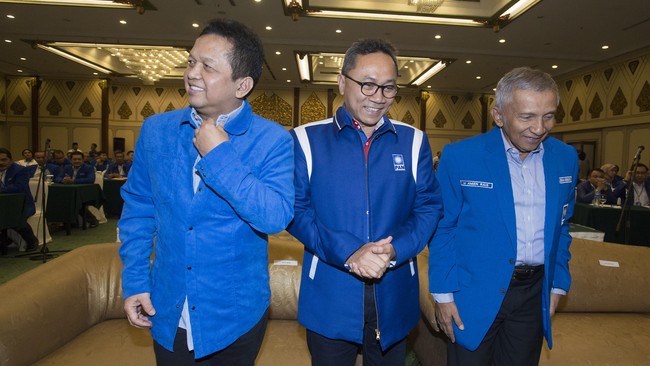 Amien Rais dikabarkan bakal membentuk parpol baru. PAN mesti berbenah dengan menyolidkan kadernya oleh tiga tokoh di PAN jika tidak ingin digembosi.