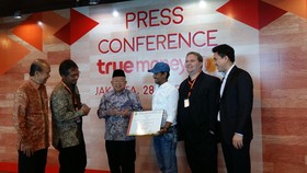 Samsung Tertarik Layanan Uang Elektronik TrueMoney