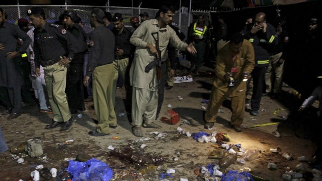 Sebuah faksi Taliban mengklaim serangan yang menewaskan puluhan orang di Lahore tersebut. Pelaku pengebom bunuh ditemukan dan berhasil diidentifikasi aparat.