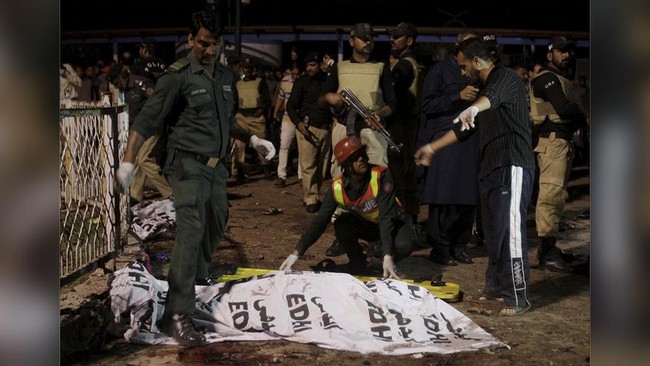 Bom bunuh diri serang pengadilan Pakistan di distrik Charsadda pada Selasa (21/2) tewaskan lima orang dan puluhan lainnya luka-luka.
