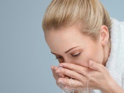 Pentingnya Cuci Muka Double Cleansing Meski Pakai Masker untuk Cegah Jerawat