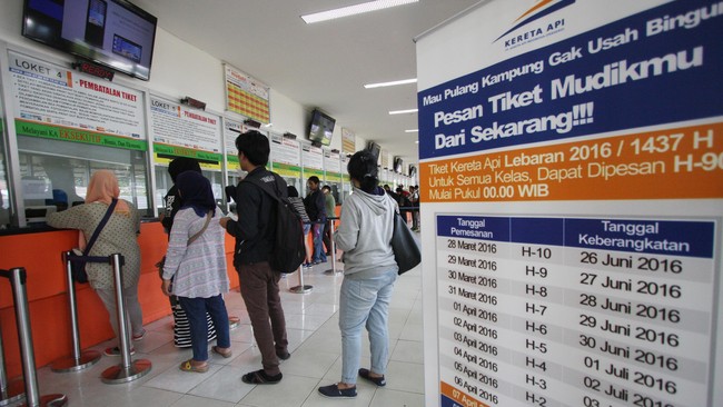 PT KAI (Persero) akan mengembalikan uang tiket 100 persen jika penumpang batal berangkat karena tidak membawa hasil tes covid-19 pada 5-7 April 2022.