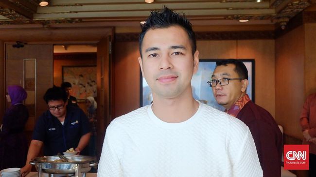 Raffi Ahmad tak bisa menahan kegembiraannya ketika Rans Cilegon FC masuk final Liga 2 dan memastikan diri ke Liga 1 pada Senin (27/12) malam.