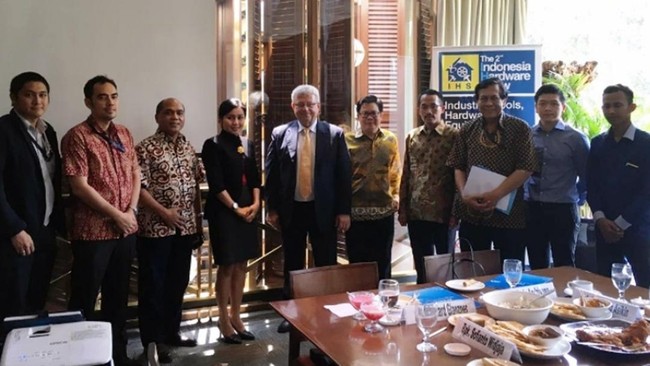 Tingginya nilai impor mesin dan perkakas ke Indonesia menurut Asimpi, harus dimanfaatkan para pengusaha perkakas lokal untuk meningkatkan kualitas dan produksi.