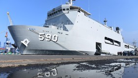 Hindari Rebutan Hercules, KRI Makassar Akan Angkut Warga Palu