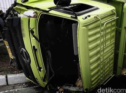 Truk Kontainer Kecelakaan, Melintang di Tol Cipularang Km 111 Arah Jakarta