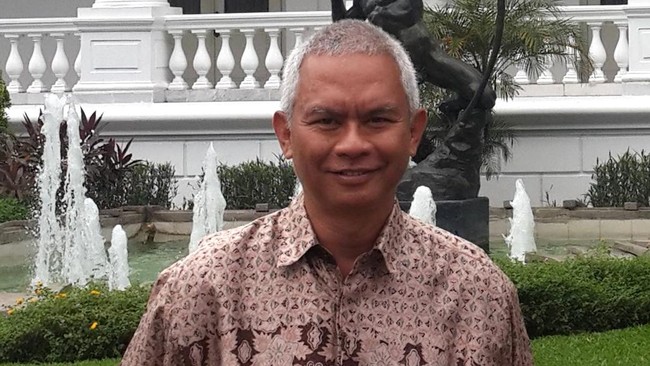 Otoritas Jasa Keuangan memilih menggunakan cara-cara persuasif dalam memitigasi risiko krisis perbankan dengan menghimbau deposan besar tidak menarik dana.