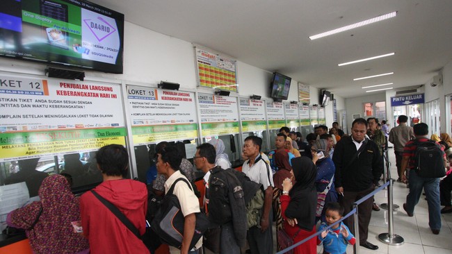 Menurut KAI, ketika dibuka akses pemesanan tiket elektronik lewat situs, jumlahnya bisa sampai tiga juta pengakses.