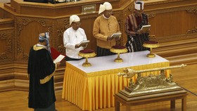 Htin Kyaw Dilantik Jadi Presiden Baru Myanmar