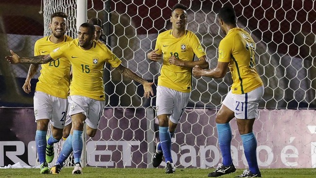 Bek sayap Barcelona, Dani Alves, harus menjalani pemulihan cedera sehingga diragukan bisa membela timnas Brasil di Copa Amerika 2016.