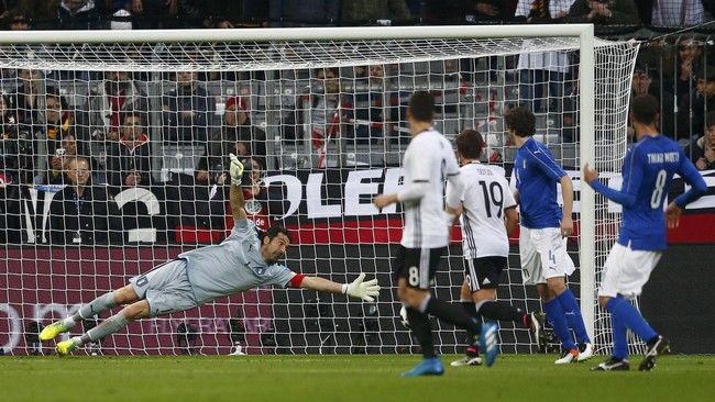 Usai kalah 2-3 secara dramatis dari Inggris, Timnas Jerman mengamuk hingga empat gol ke gawang Italia yang dikawal Gianluigi Buffon.
