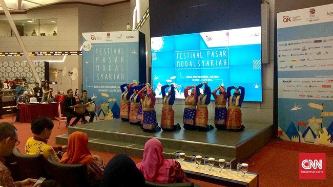 Direktur Pengembangan BEI Nicky Hogan optimistis bisa mencapai target mengingat animo investor akan produk pasar modal syariah terus meningkat tiap tahun.