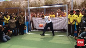 Cerita Ahok Main Bola sampai Diminta Duit Warga di Cipinang