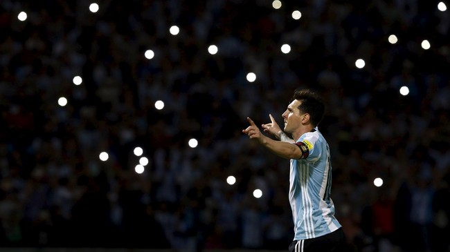 Lionel Messi semakin dekat dengan status bomber tersubur di Argentina. Kini ia hanya berjarak enam gol dari striker legendaris Argentina, Gabriel Batistuta.