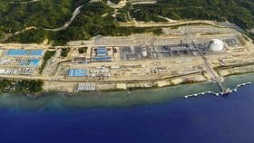 Mempertanyakan Impor LNG, Obat Harga Tinggi Gas Industri