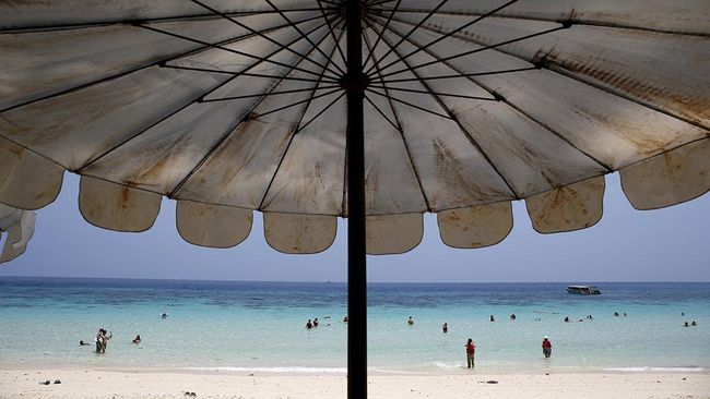 Kepulauan yang menjadi rumah bagi 11 pulau tropis itu merupakan bagian dari Taman Nasional Mu Koh.