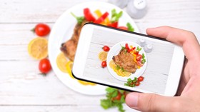 Makanan Terasa Lebih Enak Bila Difoto Lebih Dulu