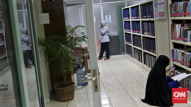 Ketua Badan Urusan Rumah Tangga DPR Roem Kono menyatakan tidak mengetahui soal urgensi perpustakaan DPR. Proses saat ini ditangani pimpinan dewan. 