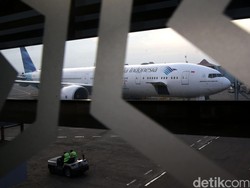 Ikut SE Kemenhub, Garuda Perbolehkan Penumpang Tak Pakai Masker