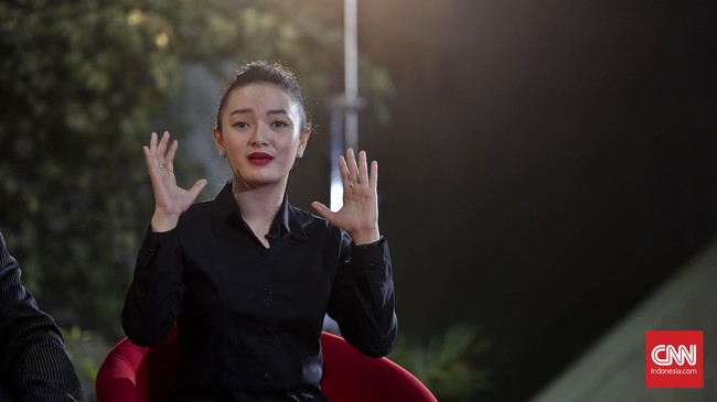Belajar dari kisah Zaskia Gotik dan Sonya Depari. Apa ya alasannya memilih mereka jadi duta atau panutan?