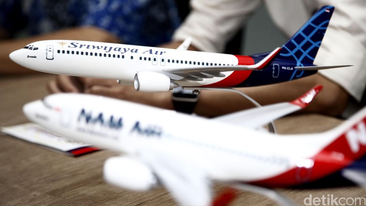 Miniatur pesawat Sriwijaya Air dan Nam Air