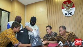 Panitera PN Jakpus yang di OTT KPK Selaku Perantara Suap