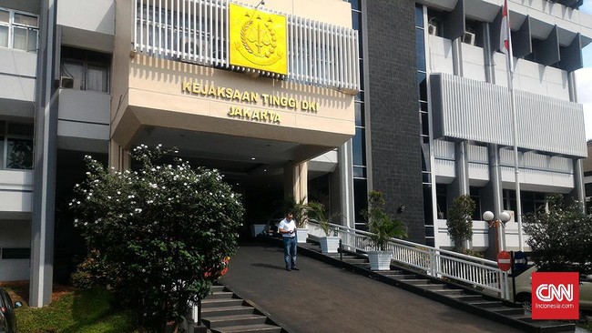 Kejaksaan Tinggi DKI Jakarta menyatakan berkas Nunung dan suaminya masih kurang syarat formal dan materiil. Berkas itu pun dikembalikan ke Polda Metro Jaya.