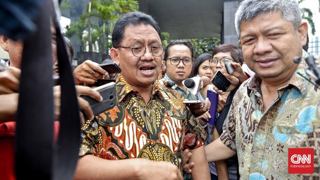 Kejaksaan Agung kembali memeriksa jaksa dalam kasus suap PT Brantas Adipraya yang saat ini ditangani Komisi Pemberantasan Korupsi.