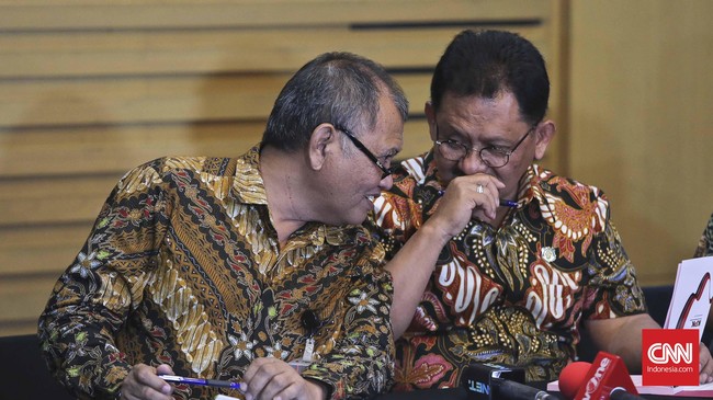 Kejaksaan Agung mengkalim telah menerima laporan yang menyatakan operasi tangkap tangan KPK di Kejaksaan Tinggi Jawa Barat menyalahi prosedur.