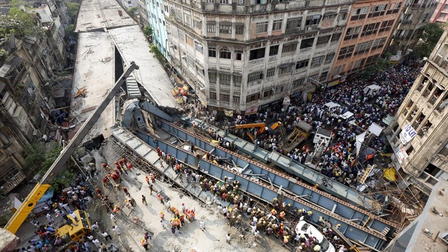 Jembatan itu disebut dibangun dengan tergesa-gesa agar selesai sebelum pemilu. Masih banyak korban yang terkubur dalam reruntuhan bangunan.