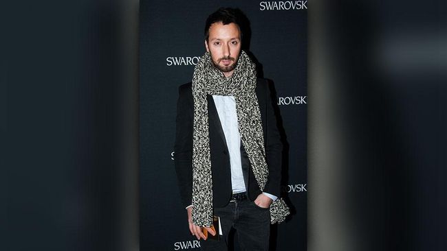 Grup fesyen mewah dari Prancis, Kering memilih desainer Belgia Anthony Vaccarello menjadi direktur kreatif untuk lini busana Yves Saint Laurent.