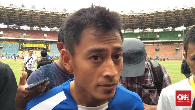 Samsul Arif pernah menjadi idola publik Malang sebagai ujung tombak Arema Cronus. Kini ia akan menghadapi mantan timnya di final Piala Bhayangkara.
